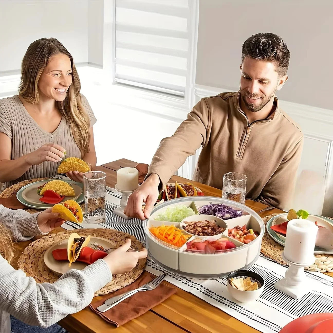 Bandeja giratoria de snacks con tapa antipolvo cerrada